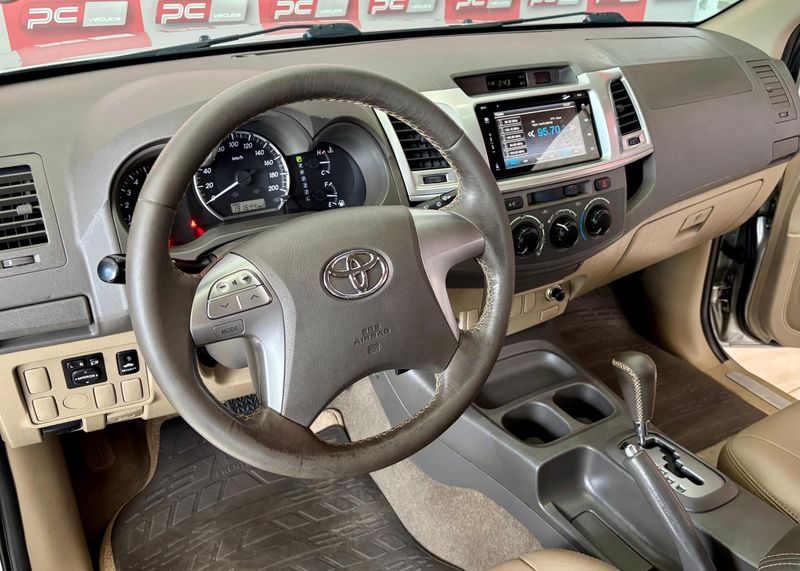 Toyota Hilux SW4 SR 4×2 2.7/ 16V 2012/2012 PC VEÍCULOS SANTA CRUZ DO SUL / Carros no Vale Toyota Hilux SW4 SR 4×2 2.7/ 16V 2012/2012 PC VEÍCULOS SANTA CRUZ DO SUL / Carros no Vale