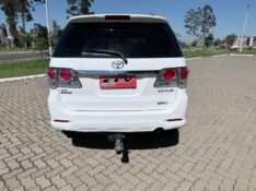 TOYOTA HILUX SW4 3.0 SRV 4X4 7 LUGARES 16V TURBO INTERCOOLER 2014/2014 ELY AUTOMÓVEIS LAJEADO / Carros no Vale