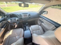 TOYOTA HILUX SW4 3.0 SRV 4X4 7 LUGARES 16V TURBO INTERCOOLER 2014/2014 ELY AUTOMÓVEIS LAJEADO / Carros no Vale