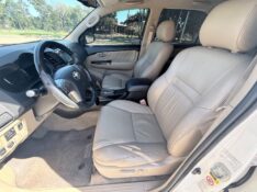 TOYOTA HILUX SW4 3.0 SRV 4X4 7 LUGARES 16V TURBO INTERCOOLER 2014/2014 ELY AUTOMÓVEIS LAJEADO / Carros no Vale