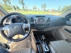 TOYOTA HILUX SW4 3.0 SRV 4X4 7 LUGARES 16V TURBO INTERCOOLER 2014/2014 ELY AUTOMÓVEIS LAJEADO / Carros no Vale