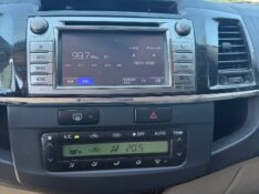 TOYOTA HILUX SW4 3.0 SRV 4X4 7 LUGARES 16V TURBO INTERCOOLER 2014/2014 ELY AUTOMÓVEIS LAJEADO / Carros no Vale