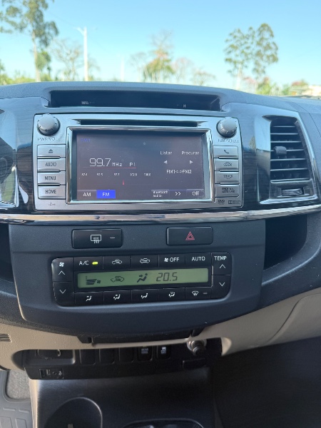 TOYOTA HILUX SW4 3.0 SRV 4X4 7 LUGARES 16V TURBO INTERCOOLER 2014/2014 ELY AUTOMÓVEIS LAJEADO / Carros no Vale