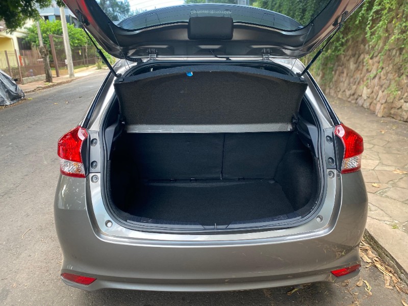 TOYOTA YARIS XS 1.5 2019/2020 ESTAÇÃO DO CARRO ESTRELA / Carros no Vale