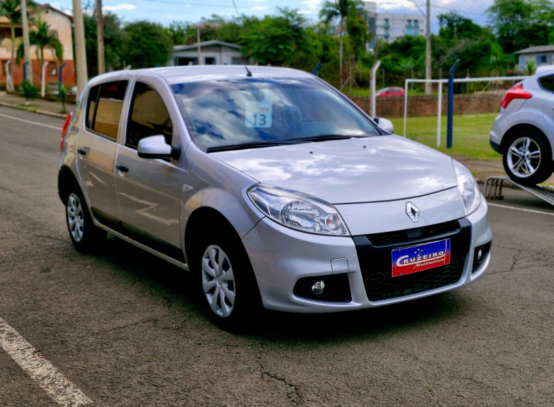 RENAULT SANDERO 1.6 EXPRESSION 2013/2013 CRUZEIRO MULTIMARCAS CRUZEIRO DO SUL / Carros no Vale