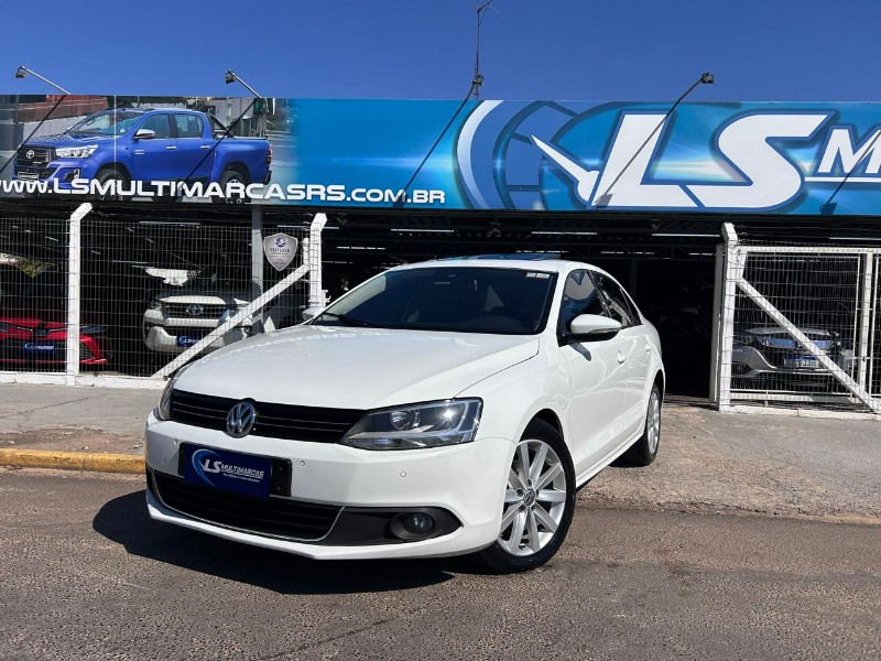 VOLKSWAGEN JETTA COMFORTLINE 2.0 T.FLEX 8V 4P TIPT. 2014/2014 LS MULTIMARCAS VENÂNCIO AIRES / Carros no Vale