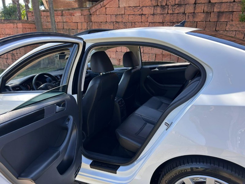 VOLKSWAGEN JETTA COMFORTLINE 2.0 T.FLEX 8V 4P TIPT. 2014/2014 LS MULTIMARCAS VENÂNCIO AIRES / Carros no Vale