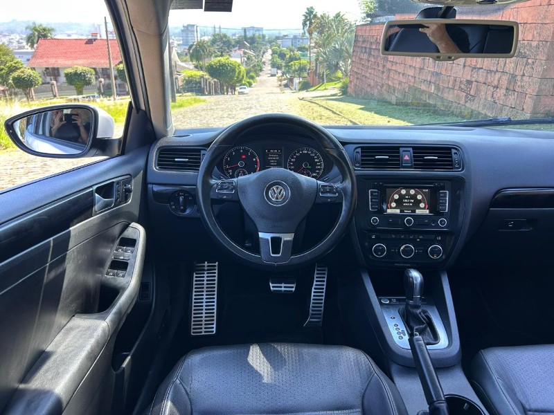VOLKSWAGEN JETTA COMFORTLINE 2.0 T.FLEX 8V 4P TIPT. 2014/2014 LS MULTIMARCAS VENÂNCIO AIRES / Carros no Vale