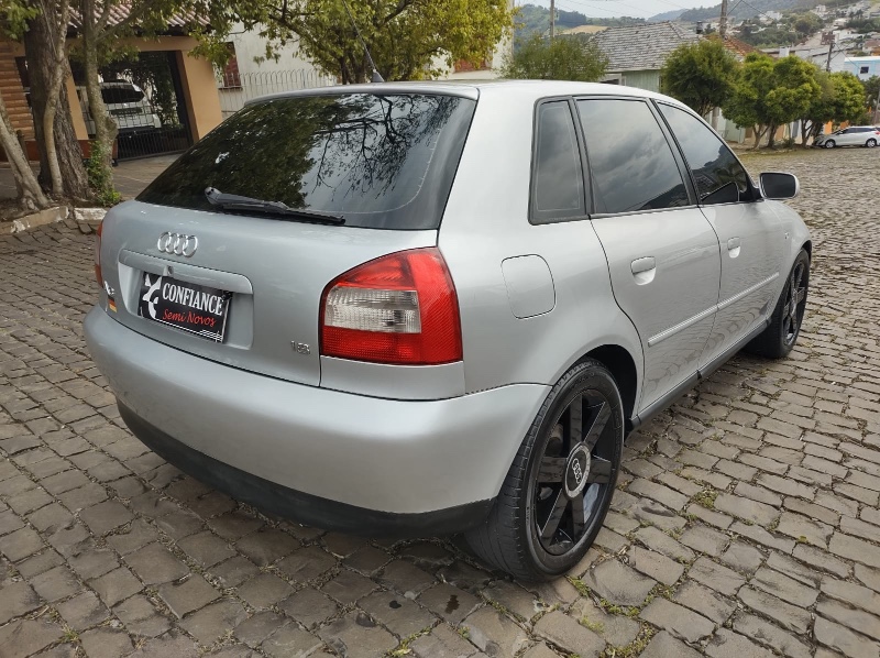 AUDI A3 1.8 20V 2005/2005 COMPLETO VEÍCULOS GUAPORÉ / Carros no Vale