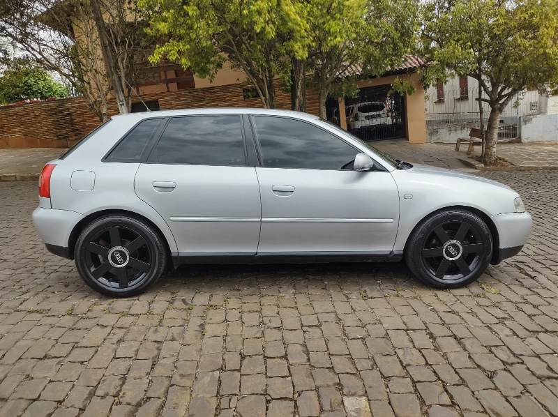 AUDI A3 1.8 20V 2005/2005 COMPLETO VEÍCULOS GUAPORÉ / Carros no Vale