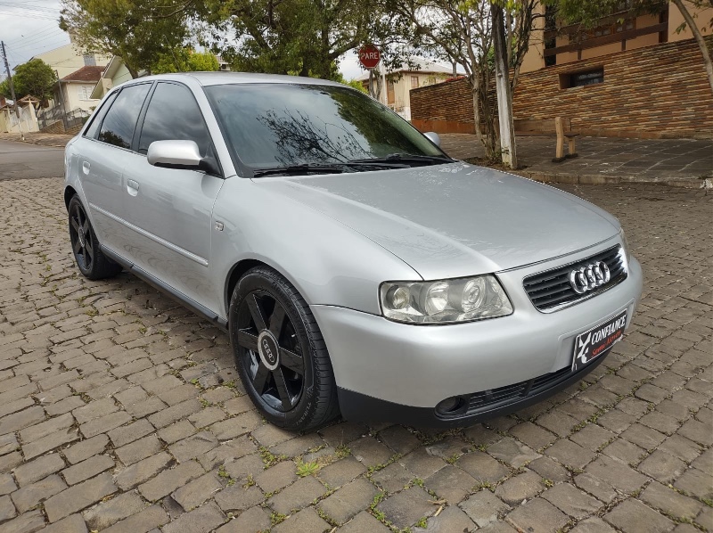 AUDI A3 1.8 20V 2005/2005 COMPLETO VEÍCULOS GUAPORÉ / Carros no Vale