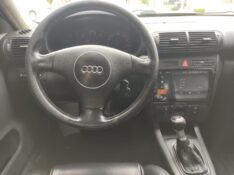 AUDI A3 1.8 20V 2005/2005 COMPLETO VEÍCULOS GUAPORÉ / Carros no Vale