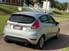 FORD FIESTA 1.5 SE HATCH 16V FLEX 4P MANUAL /2015 NEURI VEÍCULOS LAJEADO / Carros no Vale