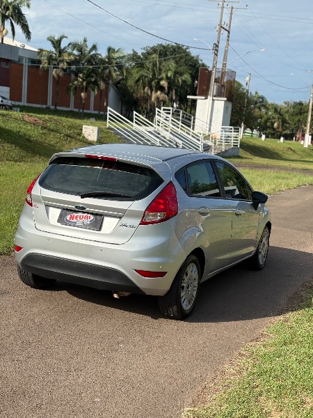 FORD FIESTA 1.5 SE HATCH 16V FLEX 4P MANUAL /2015 NEURI VEÍCULOS LAJEADO / Carros no Vale