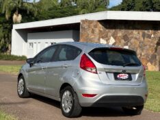 FORD FIESTA 1.5 SE HATCH 16V FLEX 4P MANUAL /2015 NEURI VEÍCULOS LAJEADO / Carros no Vale
