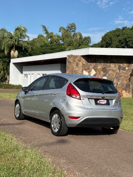 FORD FIESTA 1.5 SE HATCH 16V FLEX 4P MANUAL /2015 NEURI VEÍCULOS LAJEADO / Carros no Vale