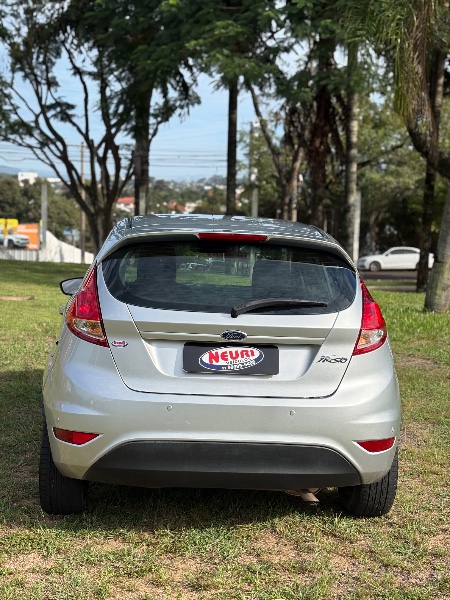 FORD FIESTA 1.5 SE HATCH 16V FLEX 4P MANUAL /2015 NEURI VEÍCULOS LAJEADO / Carros no Vale