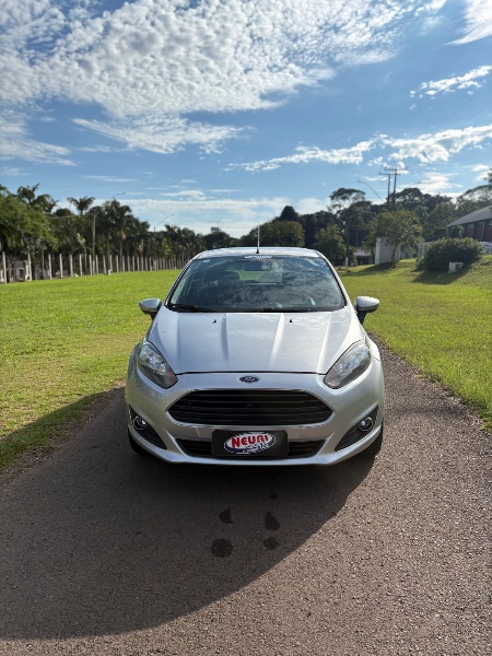 FORD FIESTA 1.5 SE HATCH 16V FLEX 4P MANUAL /2015 NEURI VEÍCULOS LAJEADO / Carros no Vale