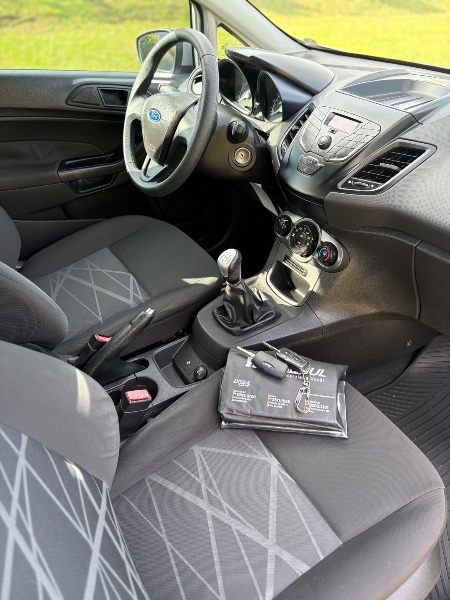 FORD FIESTA 1.5 SE HATCH 16V FLEX 4P MANUAL /2015 NEURI VEÍCULOS LAJEADO / Carros no Vale