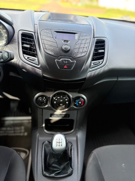 FORD FIESTA 1.5 SE HATCH 16V FLEX 4P MANUAL /2015 NEURI VEÍCULOS LAJEADO / Carros no Vale