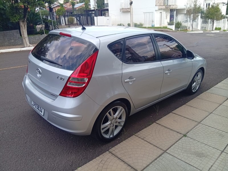 HYUNDAI I30 2.0 2009/2010 ALTERNATIVA VEÍCULOS LAJEADO / Carros no Vale