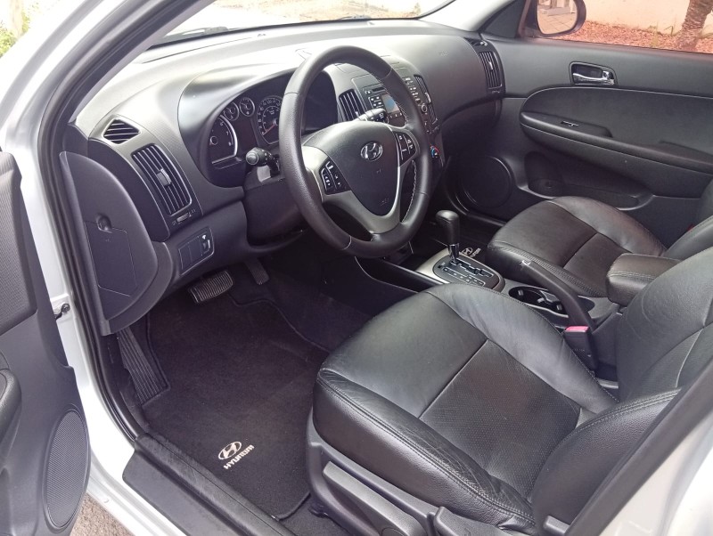 HYUNDAI I30 2.0 2009/2010 ALTERNATIVA VEÍCULOS LAJEADO / Carros no Vale