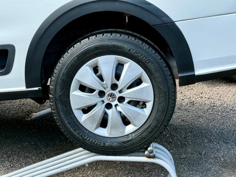 VOLKSWAGEN SAVEIRO TRENDLINE 1.6 CE /2017 AR MULTIMARCAS VENÂNCIO AIRES / Carros no Vale