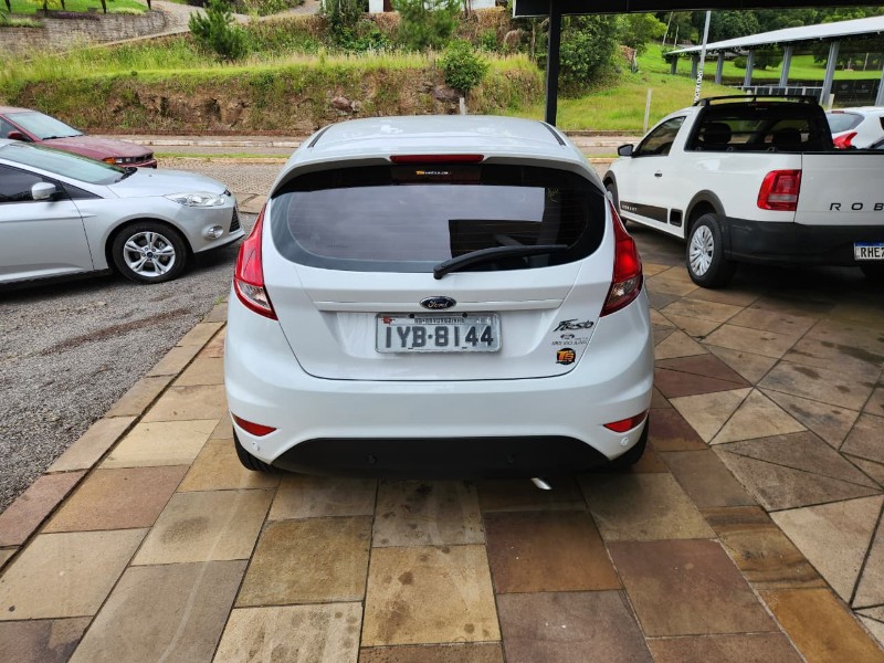 FORD FIESTA SEL 1.6 16V FLEX AUT 5P 2017/2017 TS VEÍCULOS ANTA GORDA / Carros no Vale