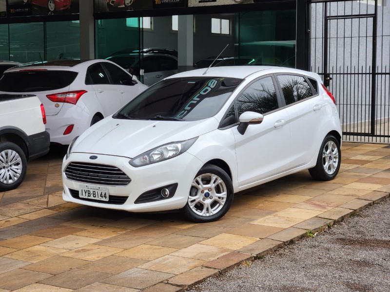 FORD FIESTA SEL 1.6 16V FLEX AUT 5P 2017/2017 TS VEÍCULOS ANTA GORDA / Carros no Vale