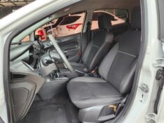 FORD FIESTA SEL 1.6 16V FLEX AUT 5P 2017/2017 TS VEÍCULOS ANTA GORDA / Carros no Vale