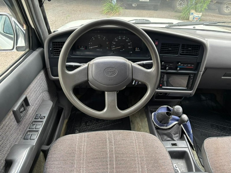 TOYOTA HILUX 2.8 4X4 8V /2001 RT 811 VEÍCULOS ARROIO DO MEIO / Carros no Vale