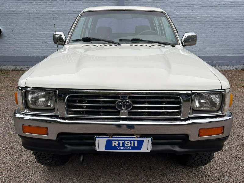 TOYOTA HILUX 2.8 4X4 8V /2001 RT 811 VEÍCULOS ARROIO DO MEIO / Carros no Vale