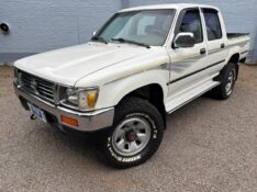 TOYOTA HILUX 2.8 4X4 8V /2001 RT 811 VEÍCULOS ARROIO DO MEIO / Carros no Vale