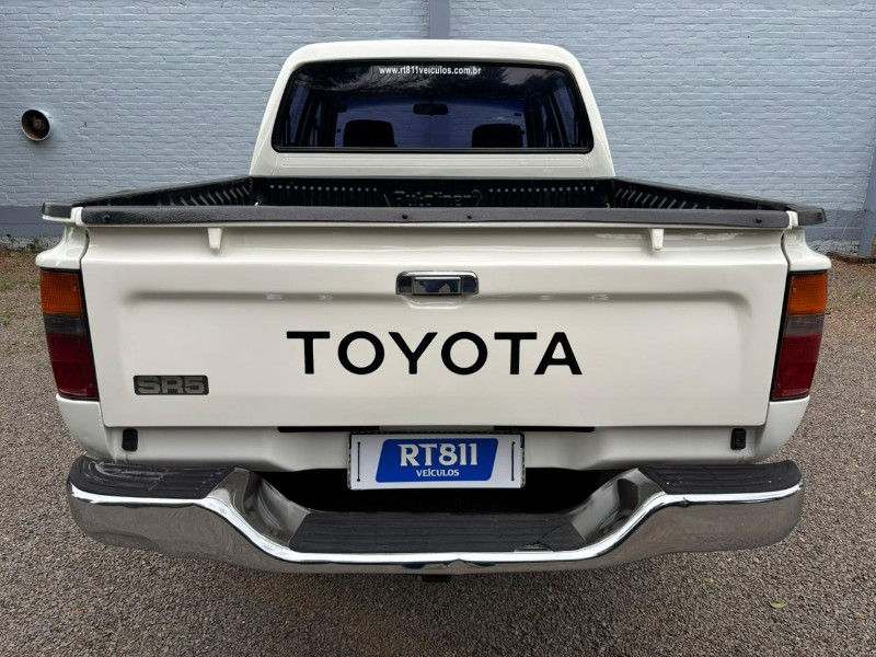 TOYOTA HILUX 2.8 4X4 8V /2001 RT 811 VEÍCULOS ARROIO DO MEIO / Carros no Vale