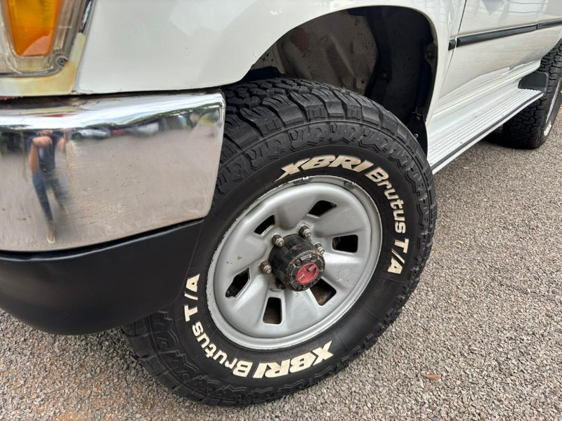 TOYOTA HILUX 2.8 4X4 8V /2001 RT 811 VEÍCULOS ARROIO DO MEIO / Carros no Vale