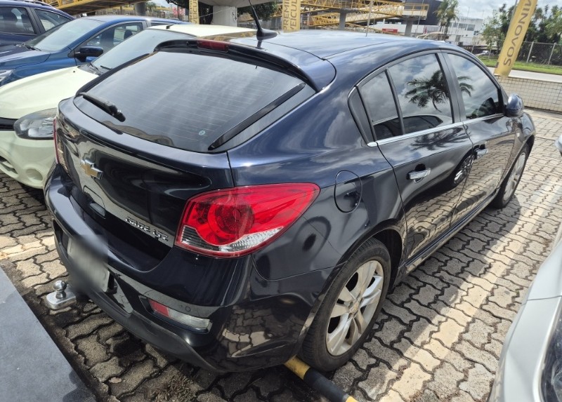 CHEVROLET CRUZE SPORT6 LTZ 1.8 2015/2016 TS VEÍCULOS ANTA GORDA / Carros no Vale