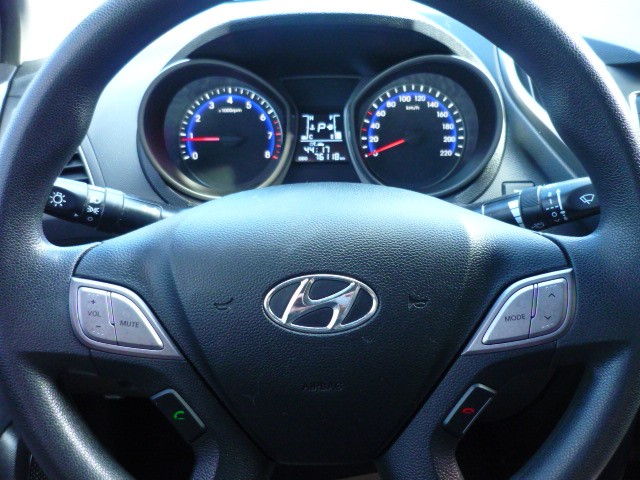 HYUNDAI HB20S 1.6 COMFORT STYLE 16V FLEX 4P AUTOMÁTICO 2016/2016 PREMIUM AUTOMÓVEIS ARROIO DO MEIO / Carros no Vale