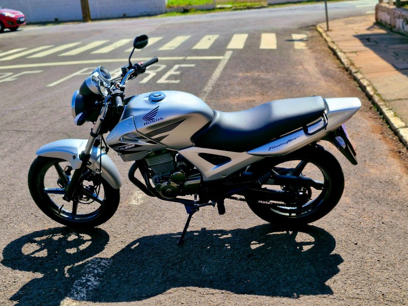 HONDA TWISTER 250 CBX 2003/2003 CRUZEIRO MULTIMARCAS CRUZEIRO DO SUL / Carros no Vale