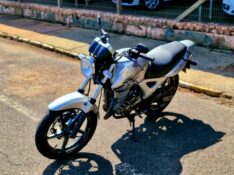 HONDA TWISTER 250 CBX 2003/2003 CRUZEIRO MULTIMARCAS CRUZEIRO DO SUL / Carros no Vale
