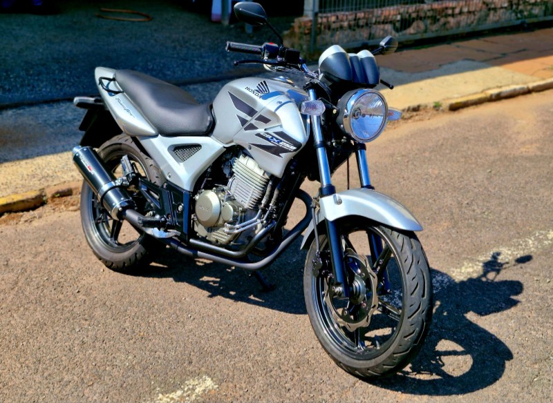 HONDA TWISTER 250 CBX 2003/2003 CRUZEIRO MULTIMARCAS CRUZEIRO DO SUL / Carros no Vale