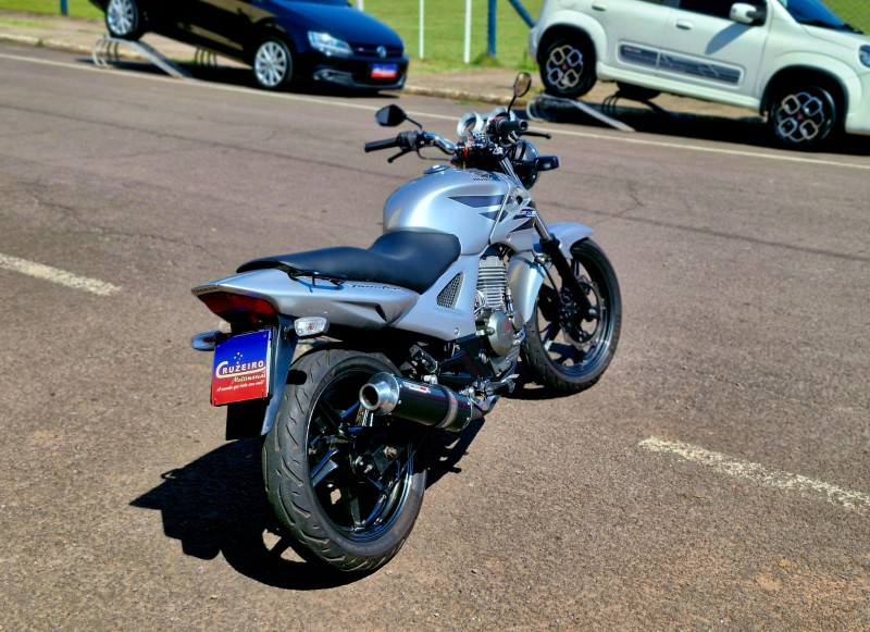 HONDA TWISTER 250 CBX 2003/2003 CRUZEIRO MULTIMARCAS CRUZEIRO DO SUL / Carros no Vale