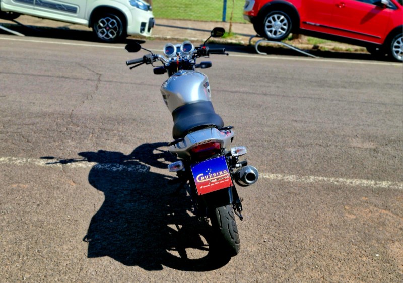 HONDA TWISTER 250 CBX 2003/2003 CRUZEIRO MULTIMARCAS CRUZEIRO DO SUL / Carros no Vale