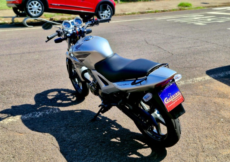 HONDA TWISTER 250 CBX 2003/2003 CRUZEIRO MULTIMARCAS CRUZEIRO DO SUL / Carros no Vale