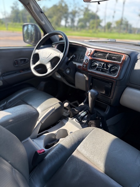 MITSUBISHI PAJERO SPORT HPE 4X4 2.8 TURBO INTERCOOLER 8V /2003 NEURI VEÍCULOS LAJEADO / Carros no Vale