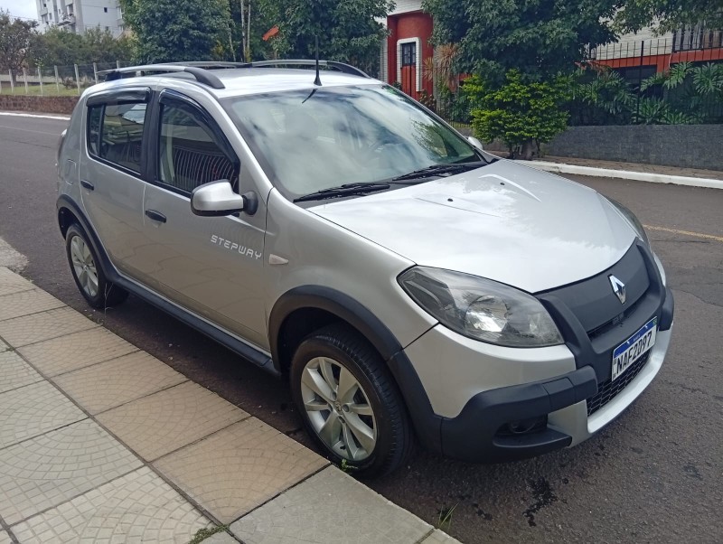 RENAULT SANDERO STEP WAY 1.6 2011/2012 ALTERNATIVA VEÍCULOS LAJEADO / Carros no Vale