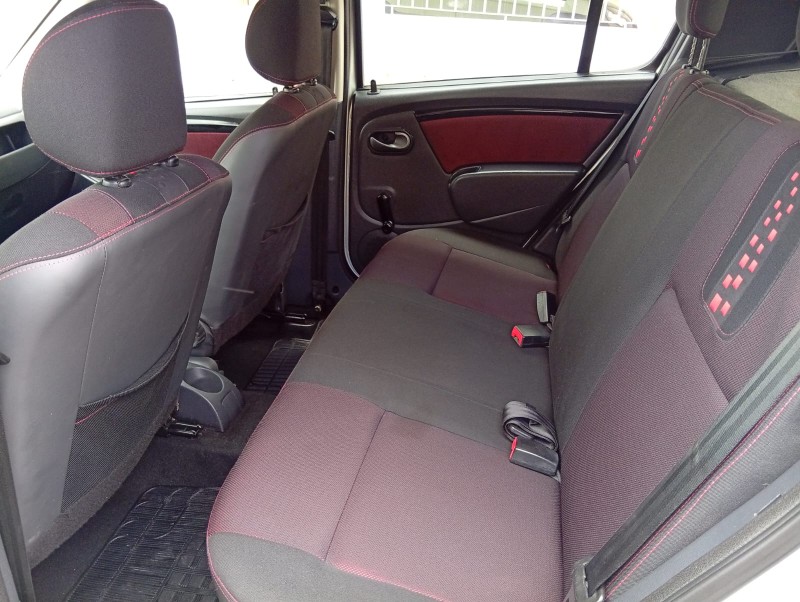 RENAULT SANDERO STEP WAY 1.6 2011/2012 ALTERNATIVA VEÍCULOS LAJEADO / Carros no Vale