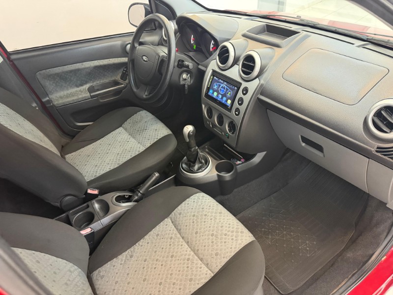 FORD FIESTA 1.6 ROCAM SE 8V 2014/2014 LUCAS AUTOMÓVEIS BOM RETIRO DO SUL / Carros no Vale