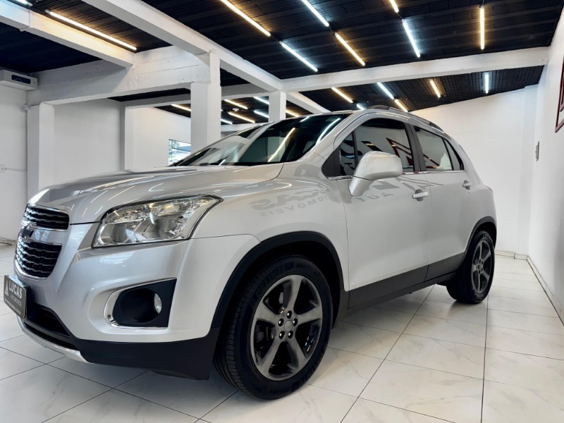CHEVROLET TRACKER LTZ 1.8 AT 2015/2015 LUCAS AUTOMÓVEIS BOM RETIRO DO SUL / Carros no Vale