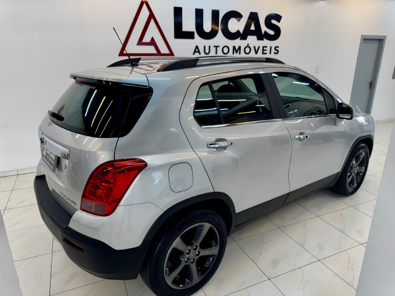CHEVROLET TRACKER LTZ 1.8 AT 2015/2015 LUCAS AUTOMÓVEIS BOM RETIRO DO SUL / Carros no Vale