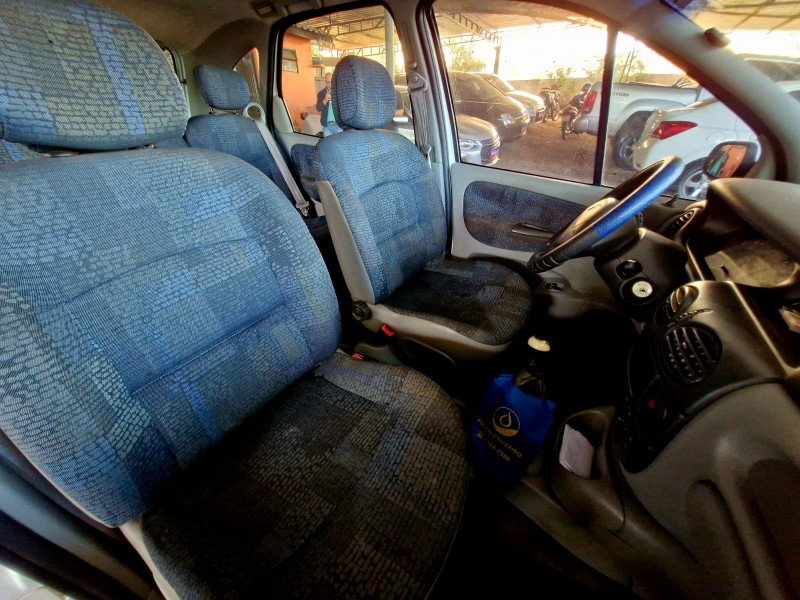 RENAULT SCENIC 1.6 2005/2005 CRUZEIRO MULTIMARCAS CRUZEIRO DO SUL / Carros no Vale